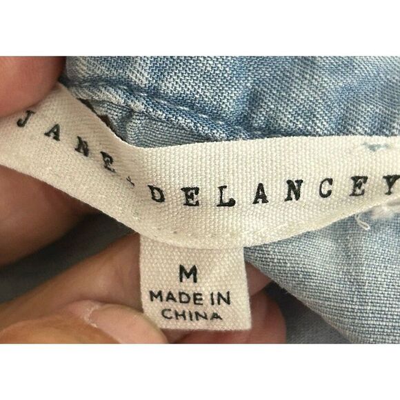 Jane + Delancey Women’s Size Medium Chambray Ruffle Sleeve Button Front Shirt - Picture 3 of 5